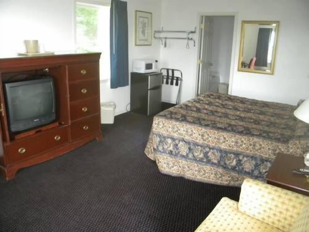 USA Inn and Suites Morgantown photo 8