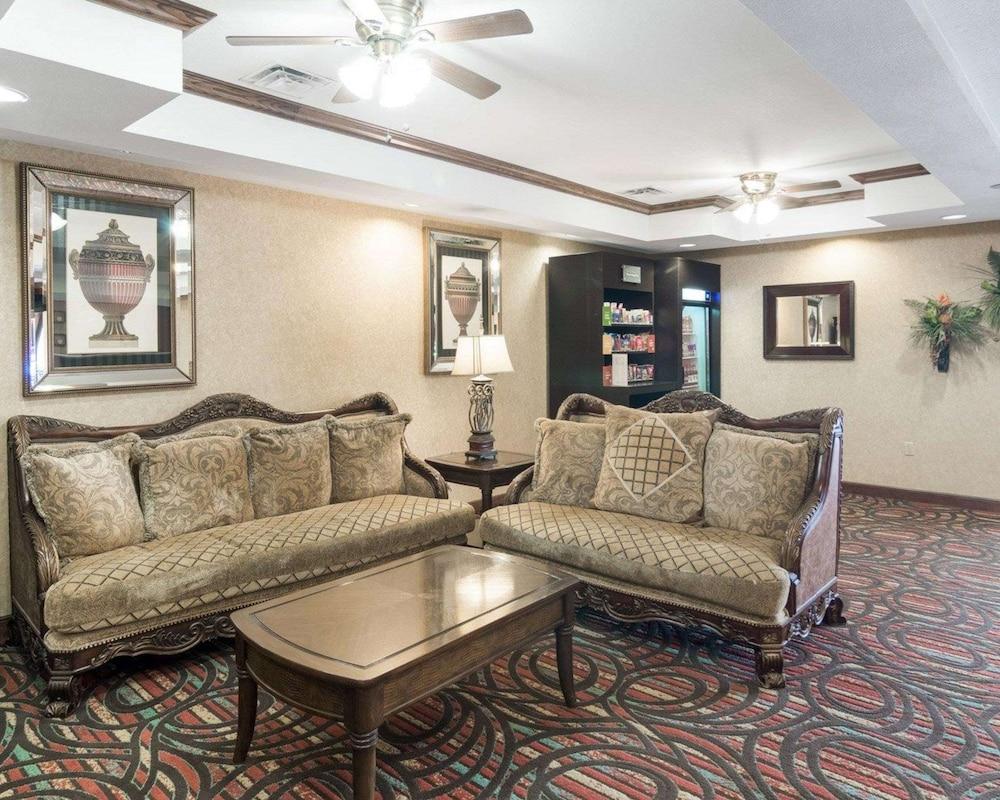 Quality Suites Midland North Loop 250 photo 2