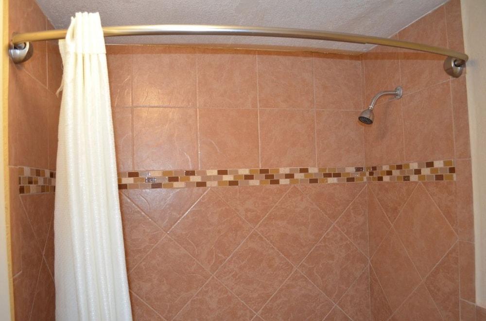 Royal Inn photo 11