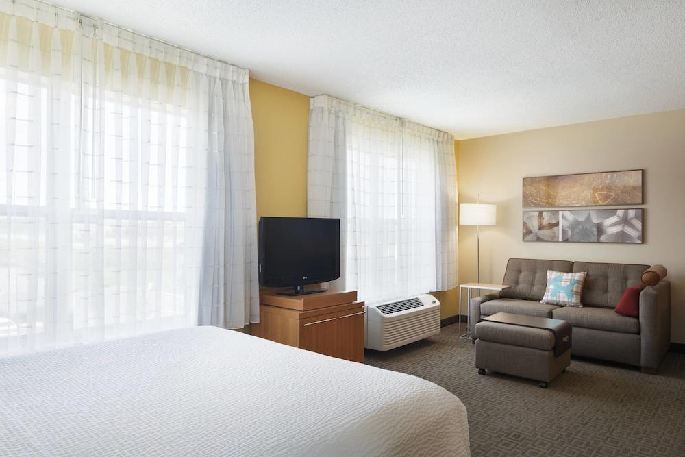 TownePlace Suites Chicago Naperville photo 15