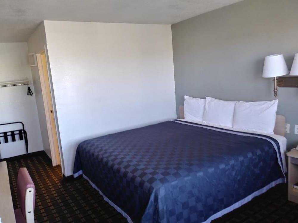 Americas Best Value Inn Amarillo Airport photo 19