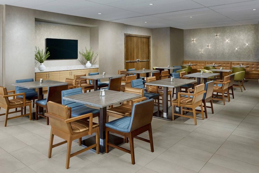 Springhill Suites by Marriott Chicago Downtown/ River North photo 22