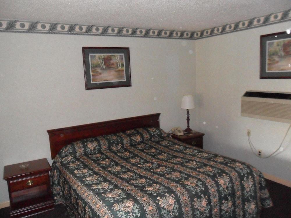 Red Carpet Inn photo 14