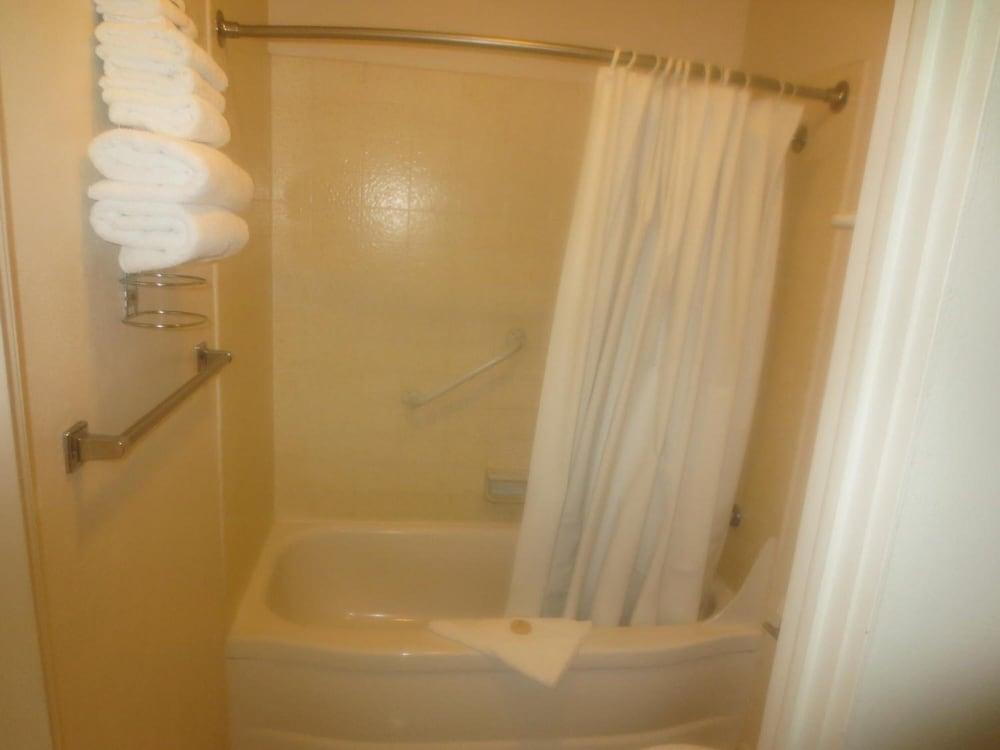 Down Towner Inn photo 11