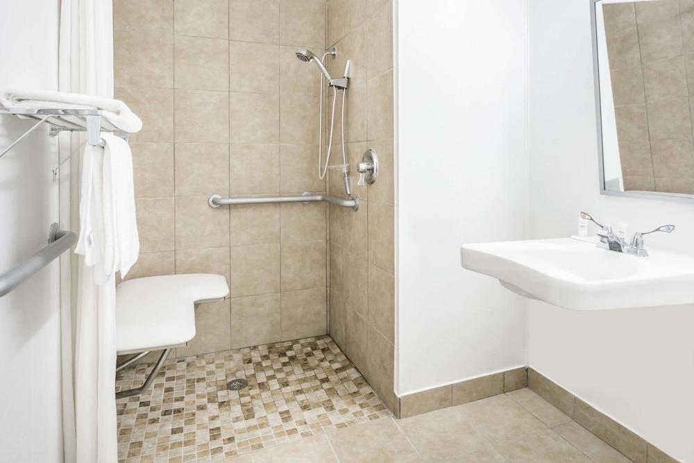 Microtel Inn by Wyndham Athens photo 23