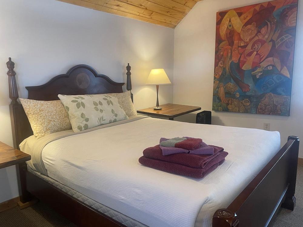 SnowMansion Taos Adventure Lodge photo 28