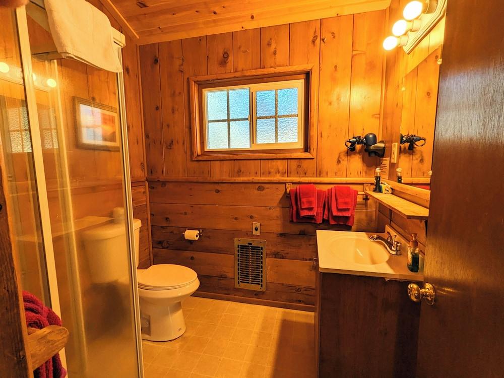 Bluebird Cottage Inn photo 17