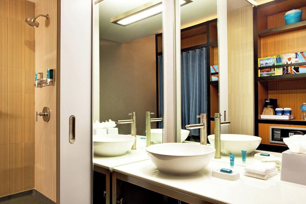 Aloft Milwaukee Downtown photo 21