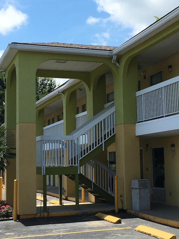 Days Inn by Wyndham Lamont/Monticello photo 2