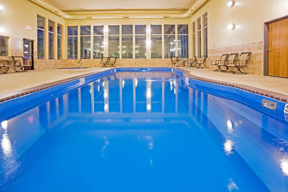 Holiday Inn Express Hotel & Suites Custer by IHG photo 55