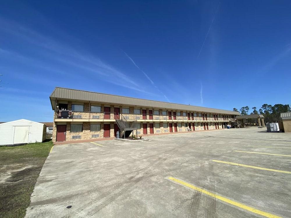 Rodeway Inn photo 33
