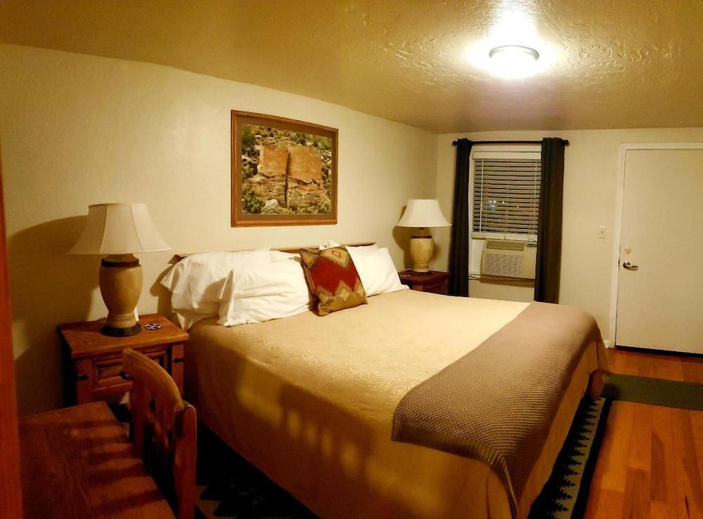 Stone Lizard Lodging photo 7
