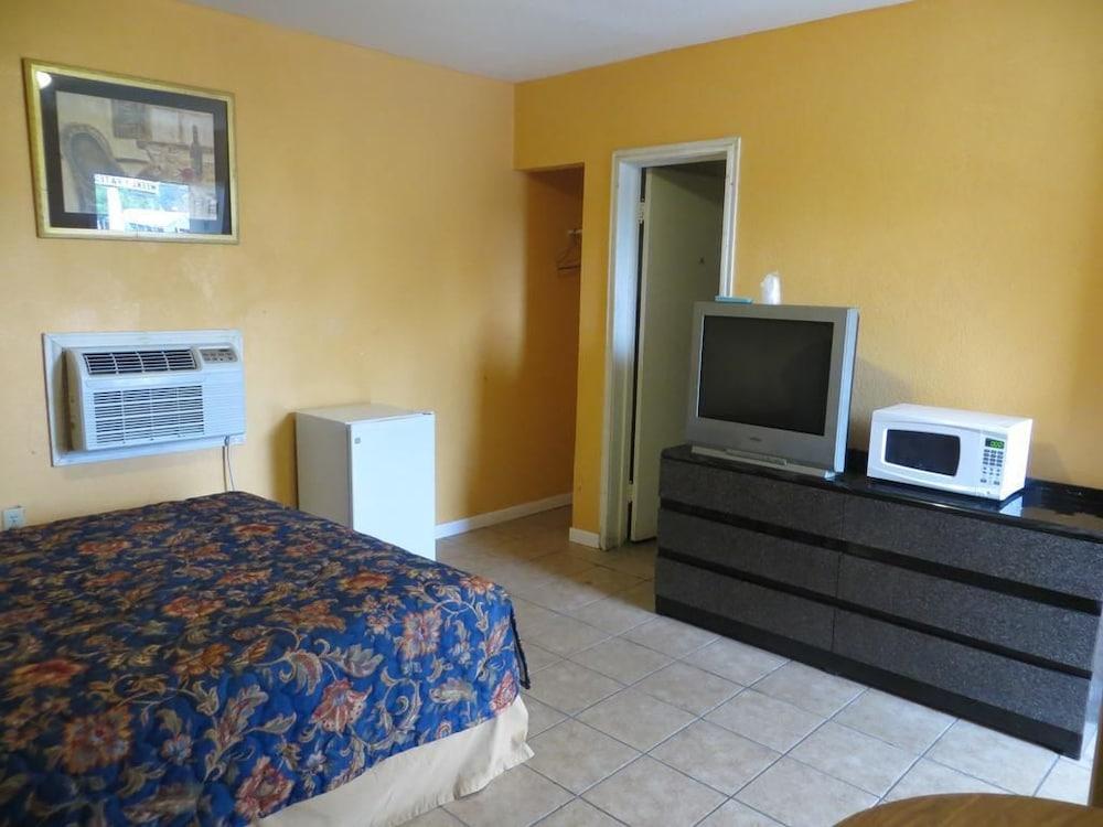 Travel Inn & Suites photo 4