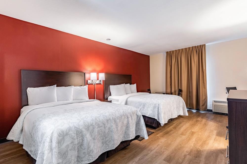 Red Roof Inn PLUS+ & Suites Houston - IAH Airport SW photo 21