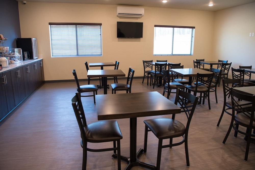 Cobblestone Inn & Suites - Forest City photo 24