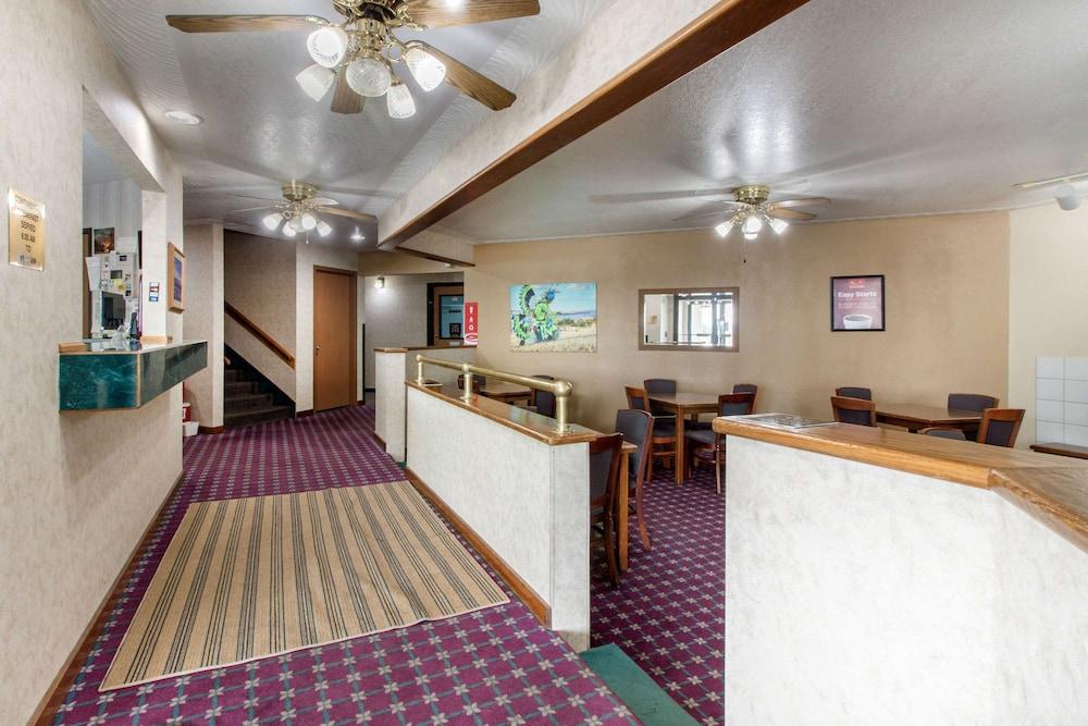 Econo Lodge Oacoma - Chamberlain West photo 4