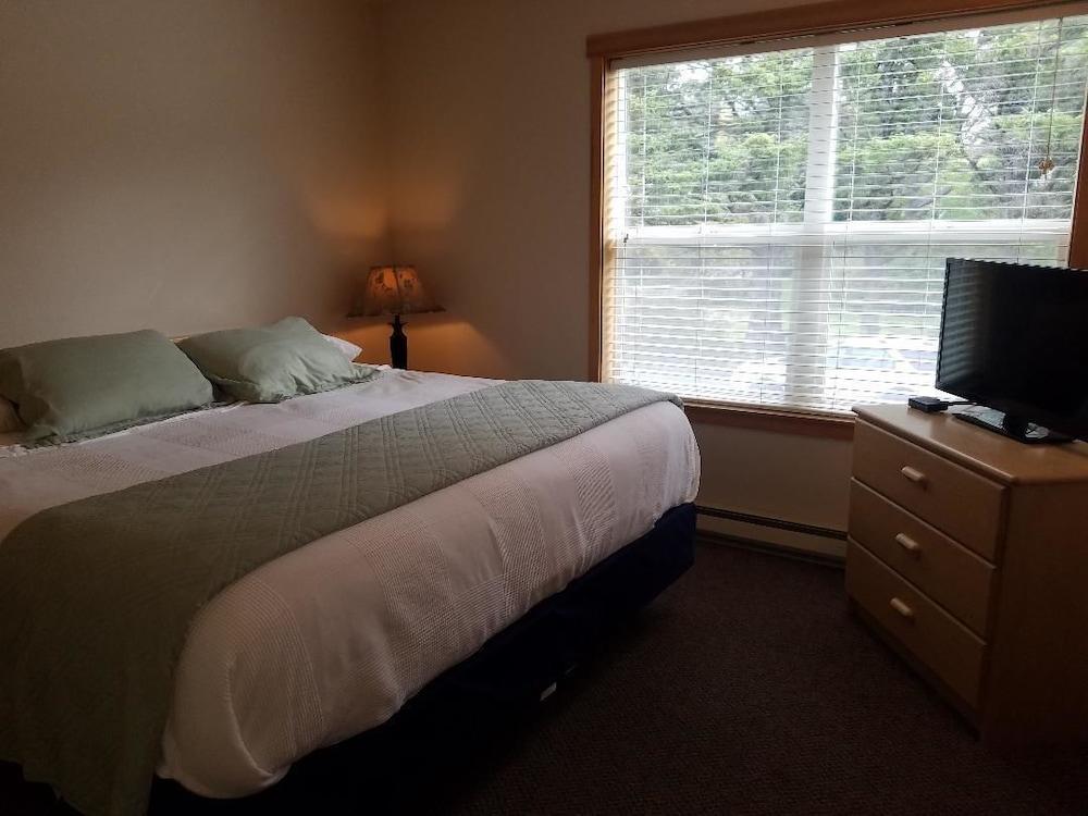 Sea Breeze Court photo 36