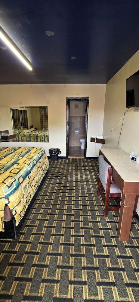 Royal Budget Inn photo 26