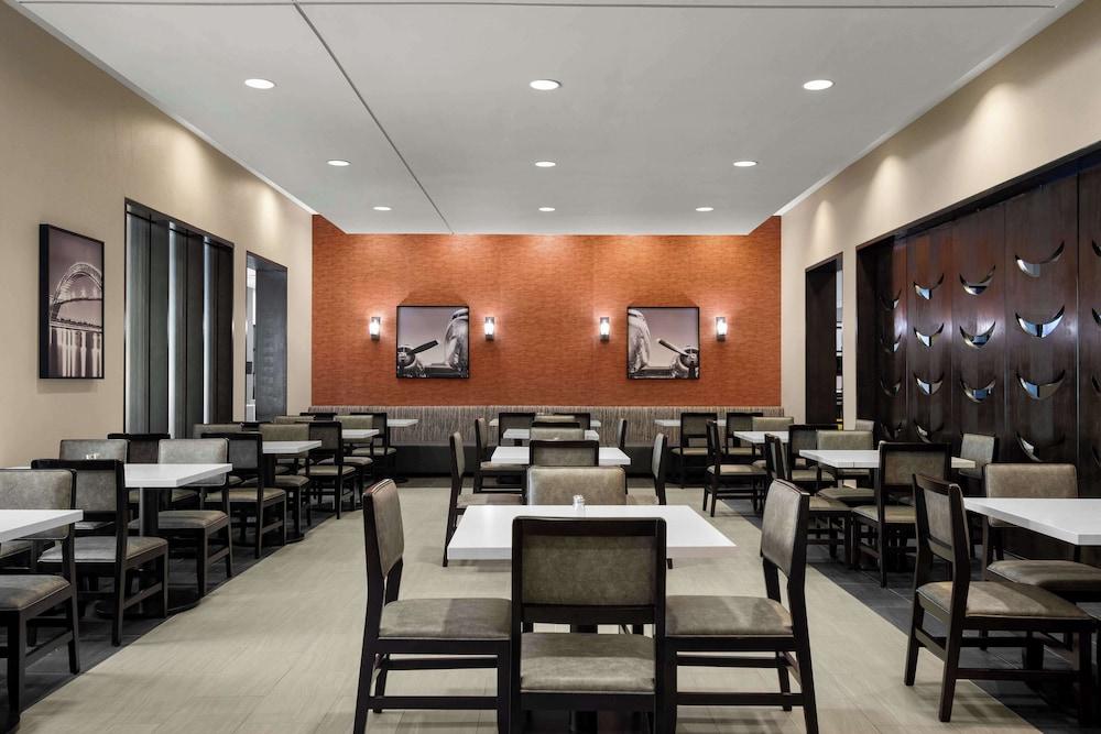 Embassy Suites Newark Airport photo 27