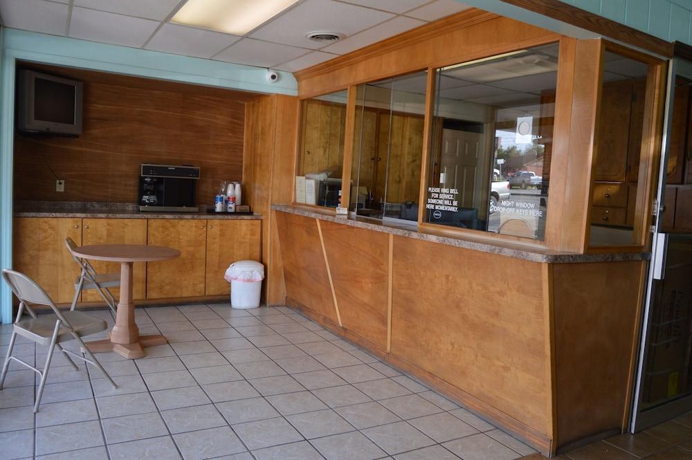 Budget Inn of Claypool Hill photo 3