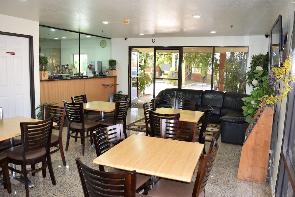 Budget Inn La Puente photo 9
