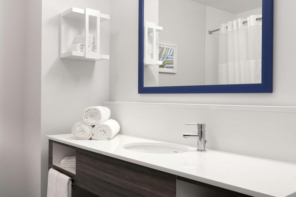 Hampton Inn O'Fallon photo 16