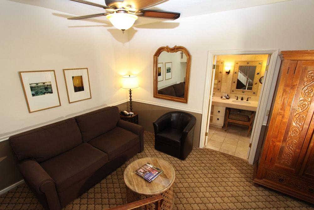 Cypress Inn photo 4
