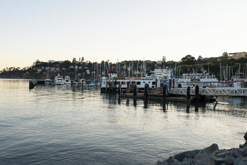 Marin Suites Hotel photo 61