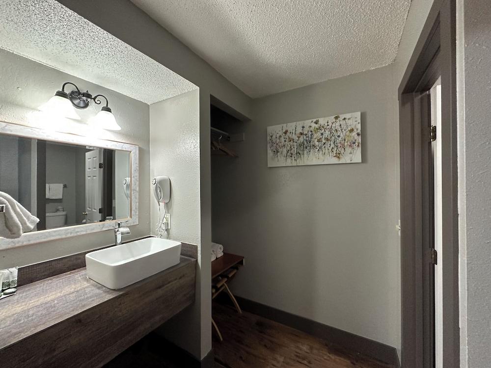 Lake Ridge Hotel photo 24