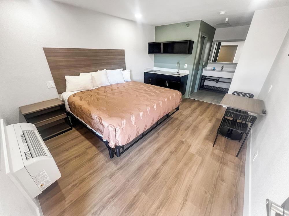 Value Suites Extended Stay photo 5