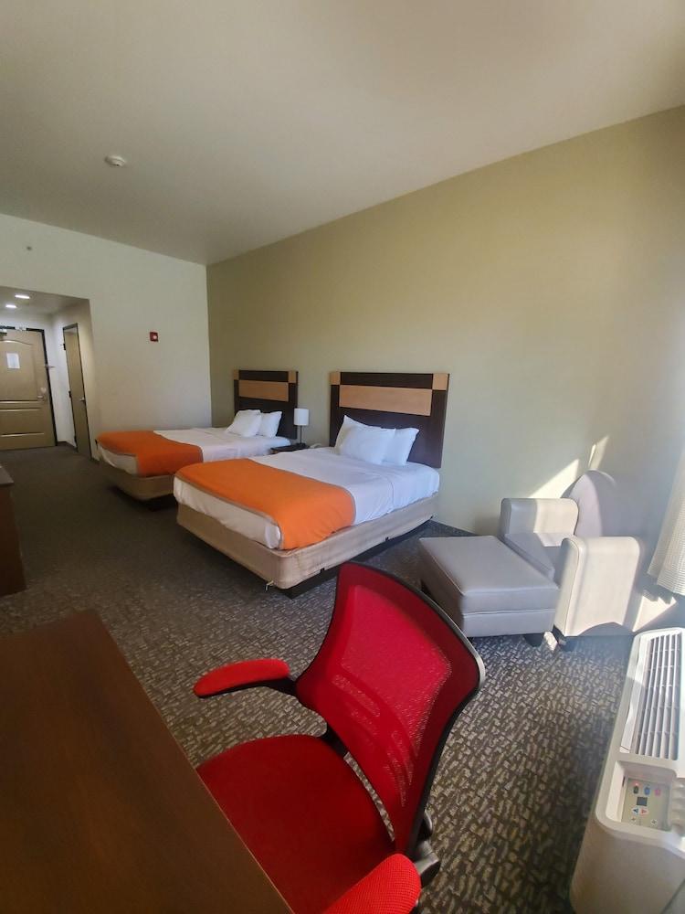 Spark by Hilton Phoenix East Mesa photo 12