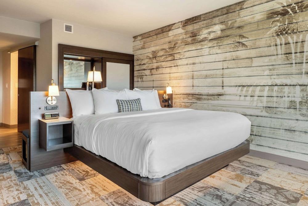 DoubleTree by Hilton Charleston Riverview photo 39