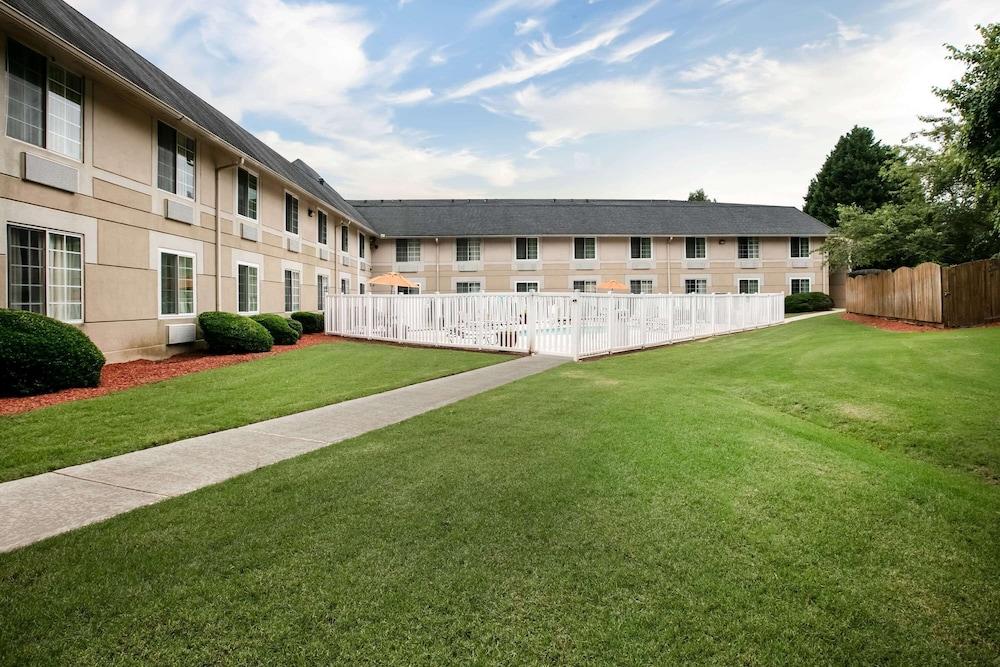 Baymont Inn & Suites by Wyndham Braselton photo 17