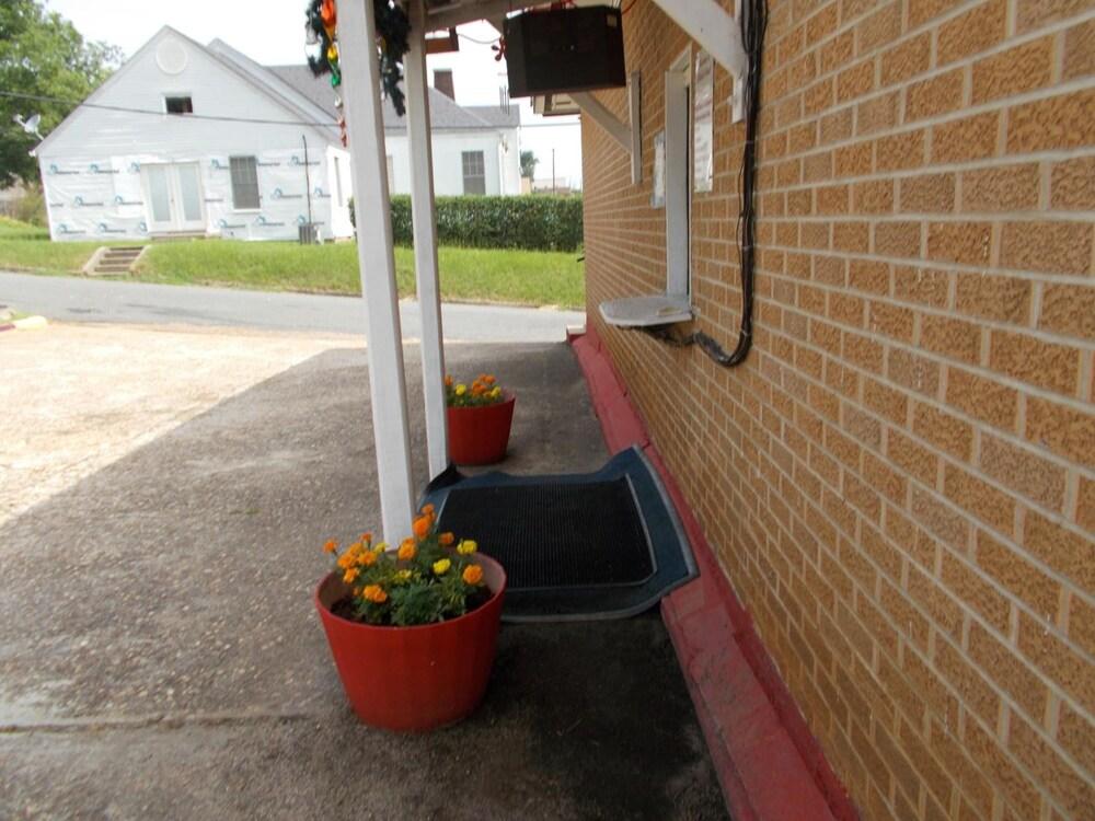 Hillside Motel photo 32