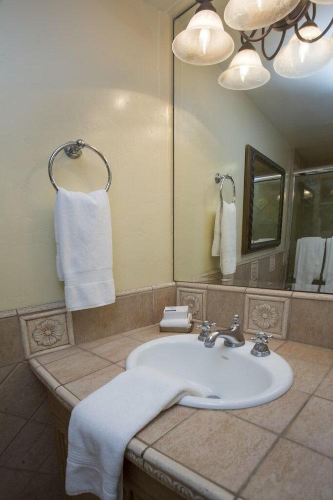 Sunset Cove Villas in Laguna Beach photo 74