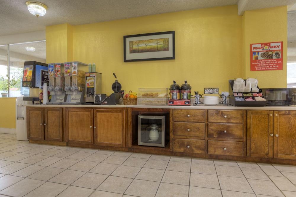 Econo Lodge Byron near Historic District - Warner Robins photo 36
