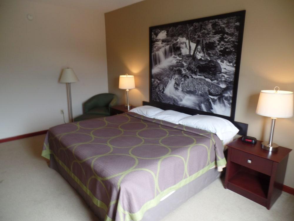 Super 8 by Wyndham Beaver Falls photo 12