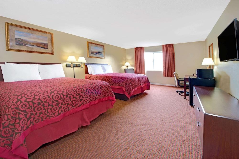 Days Inn and Suites by Wyndham St. Louis/Westport Plaza photo 7