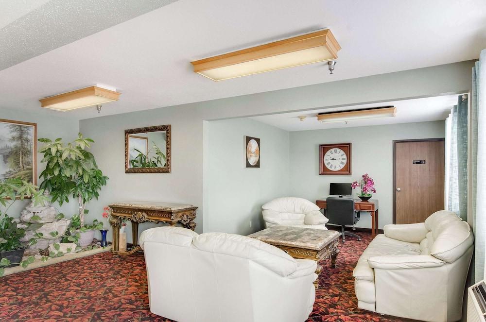 Econo Lodge photo 25