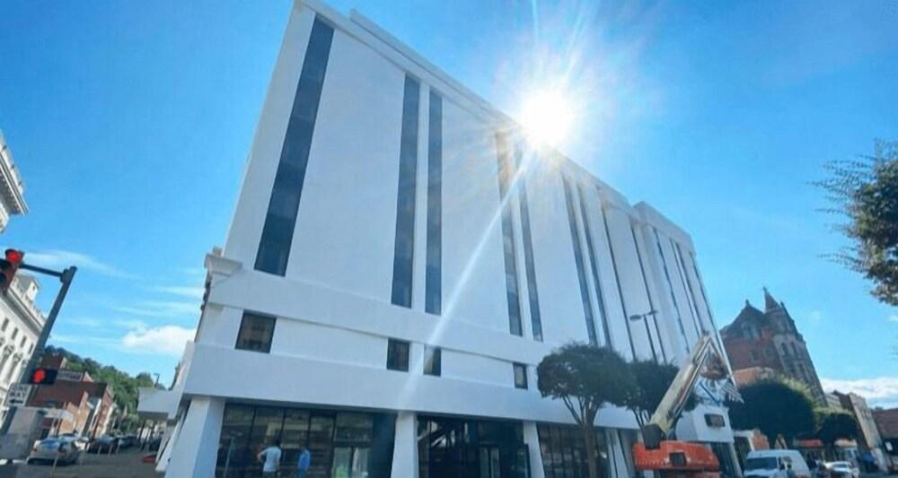 McLure Inn and Suites photo 11