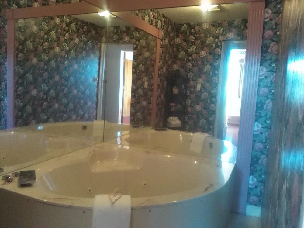 The Razorback Lodge photo 28