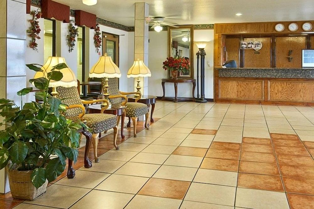 Clarion Pointe photo 6