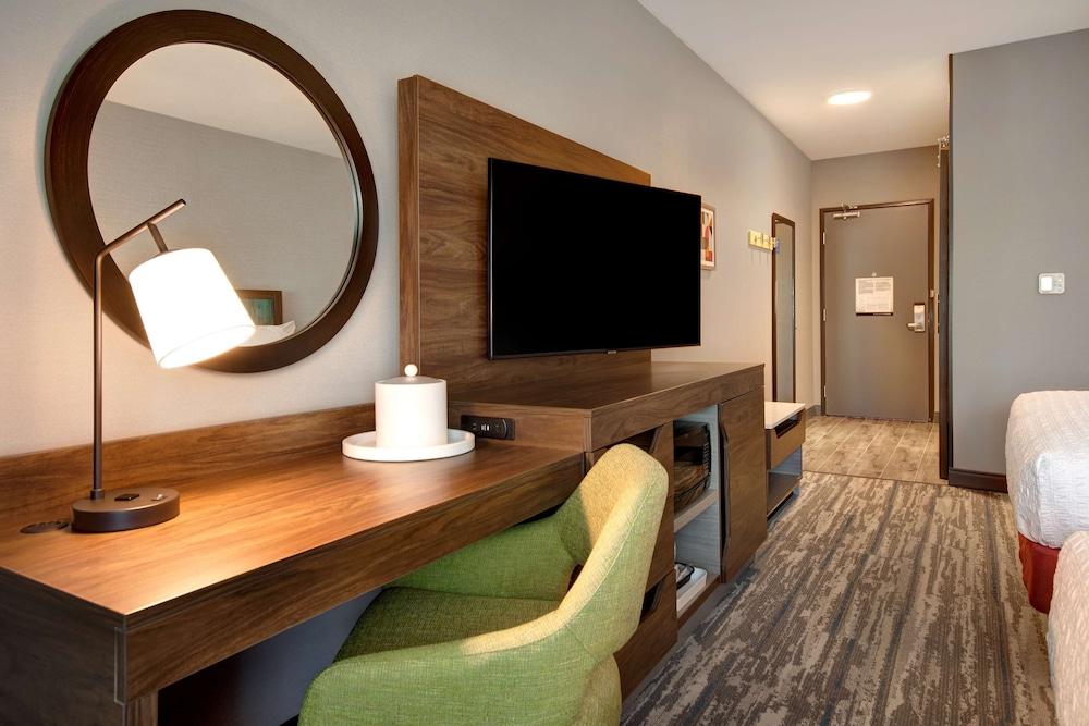 Hampton Inn & Suites Ontario Rancho Cucamonga photo 17