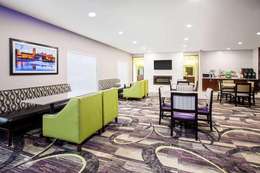 La Quinta Inn & Suites by Wyndham Elkhart photo 22