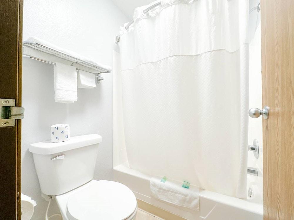 Blaine Town Inn & Suites photo 20