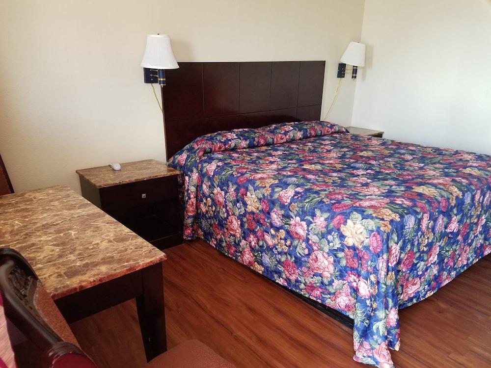 Luxury Inn & RV Park photo 7