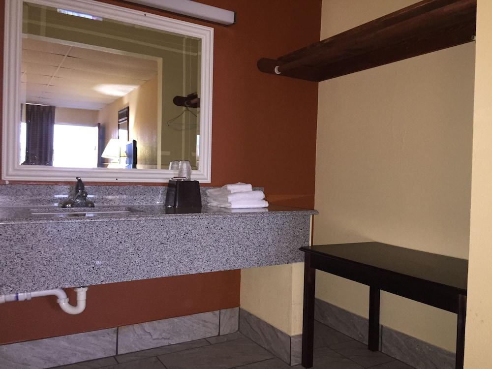 Executive Inn photo 30