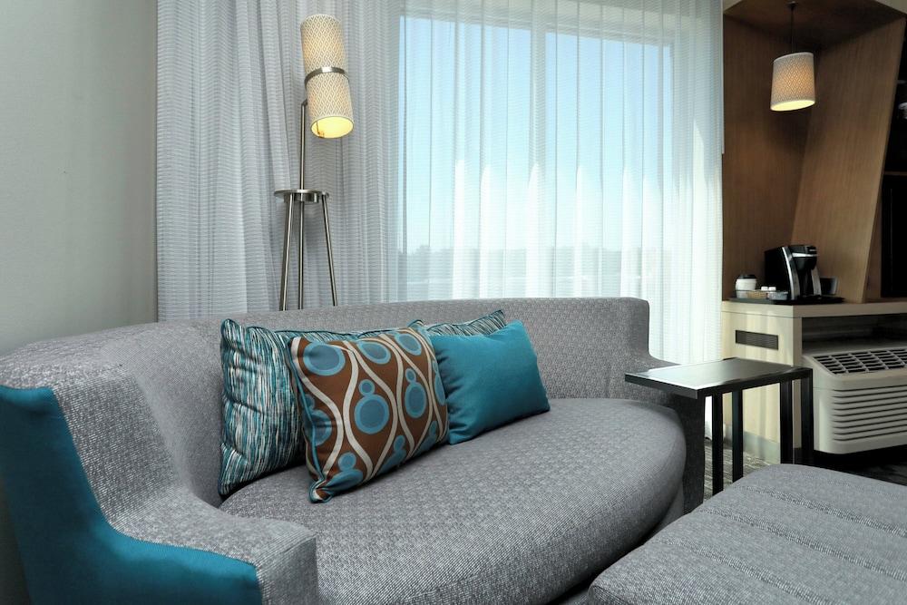 Courtyard by Marriott North Brunswick photo 12
