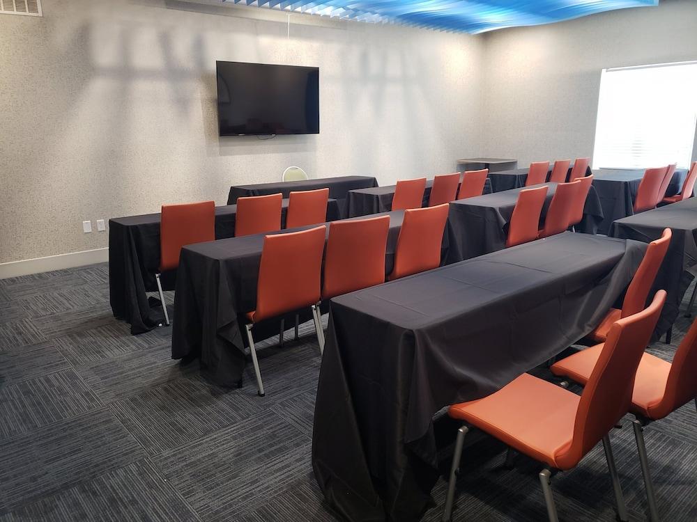 Holiday Inn Express Tampa N I-75 - University Area by IHG photo 59