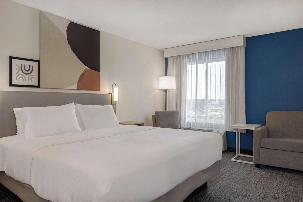 Spark by Hilton Evansville East, IN photo 15